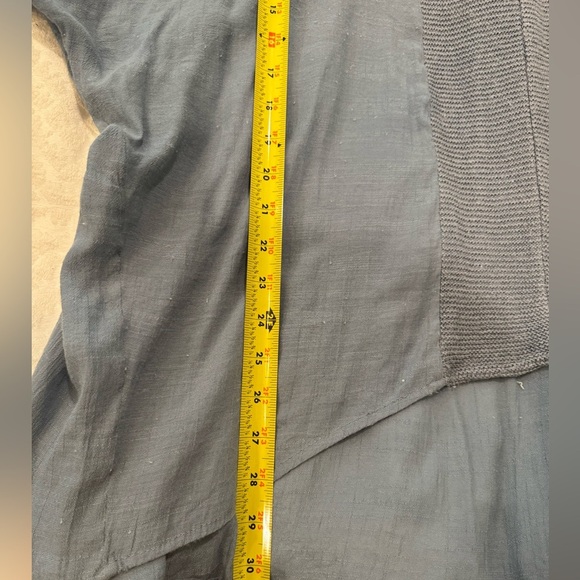 Miilla mixed texture v neck flowy top light blue - Picture 7 of 7